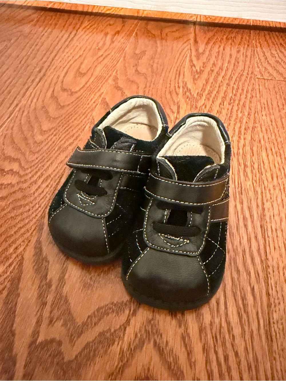See Kai Run- Black Kids Velcro Leather Sneakers- Size 4